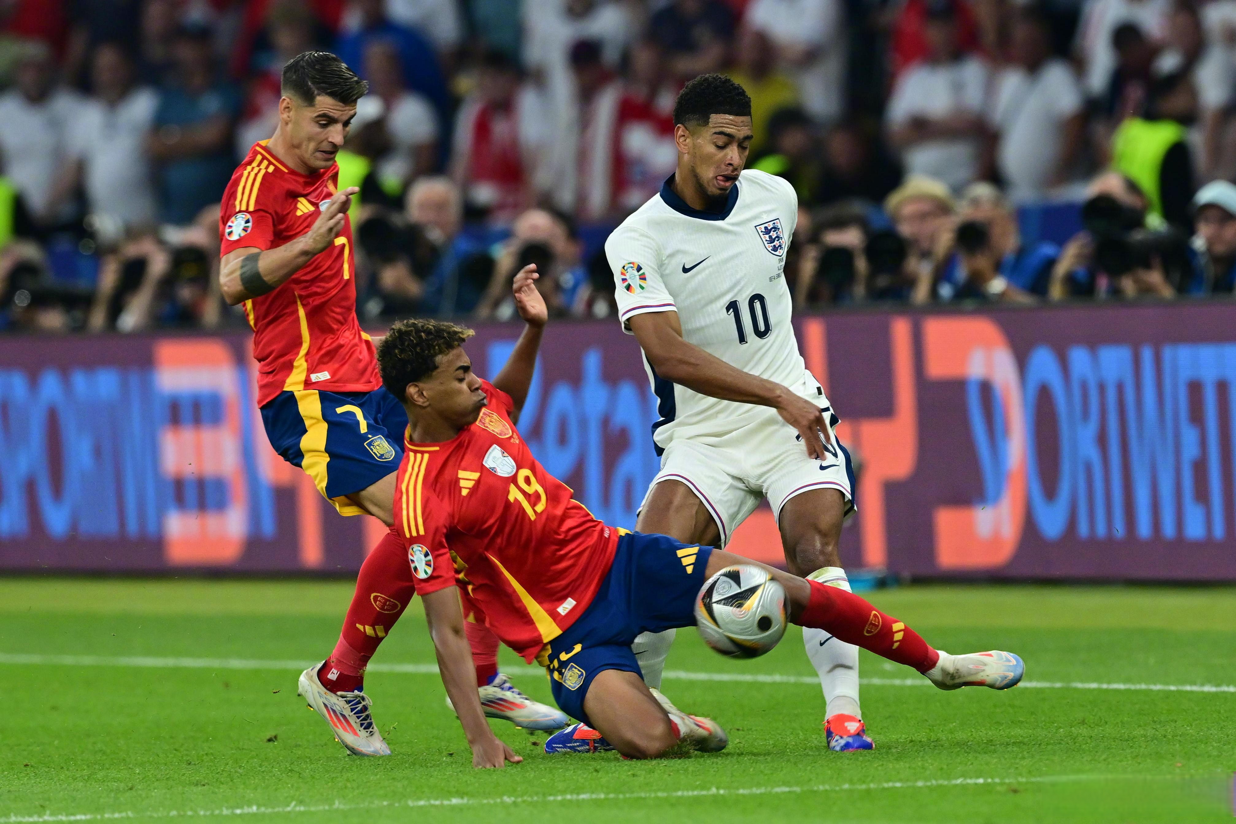 乌拉圭惜败给西班牙在欧锦赛资格赛中